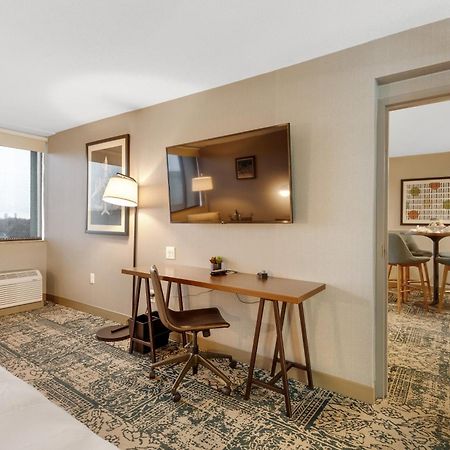 Four Points By Sheraton Boston Newton Exterior photo