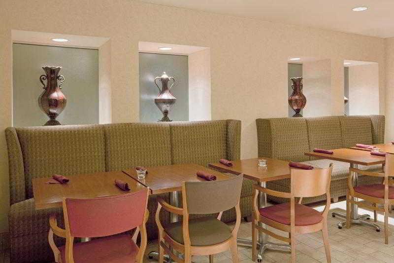 Four Points By Sheraton Boston Newton Exterior photo