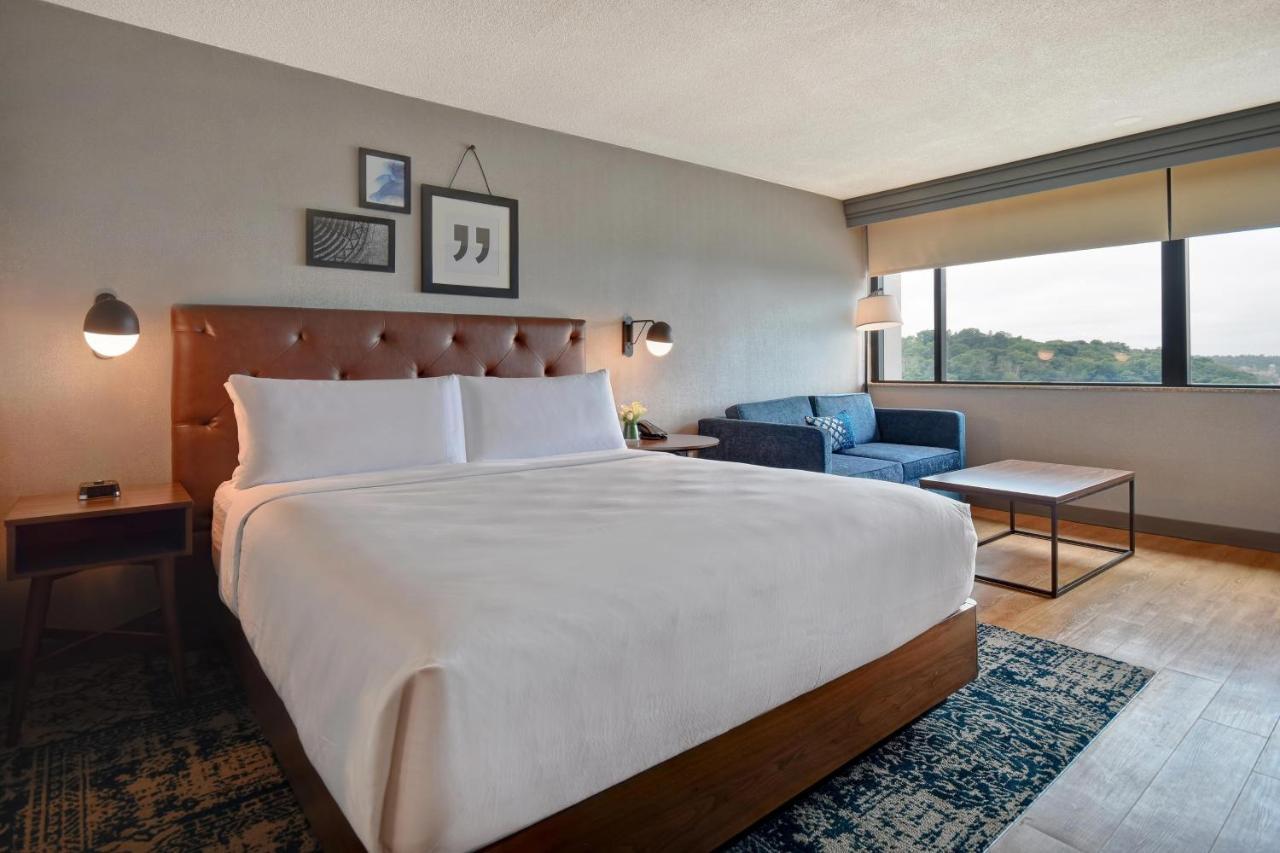 Four Points By Sheraton Boston Newton Exterior photo