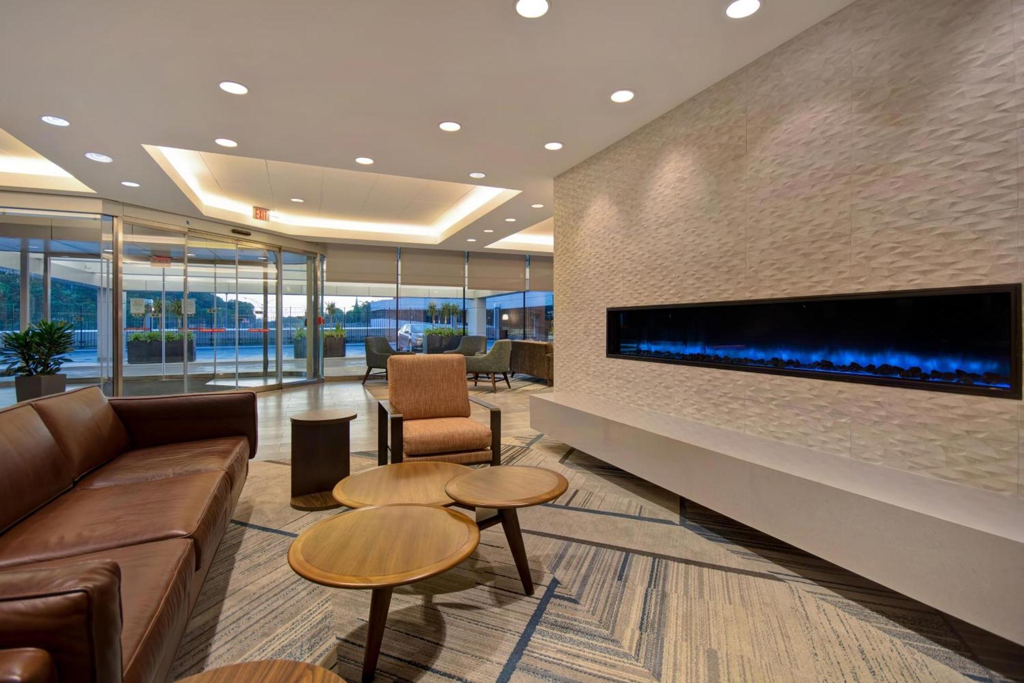Four Points By Sheraton Boston Newton Exterior photo