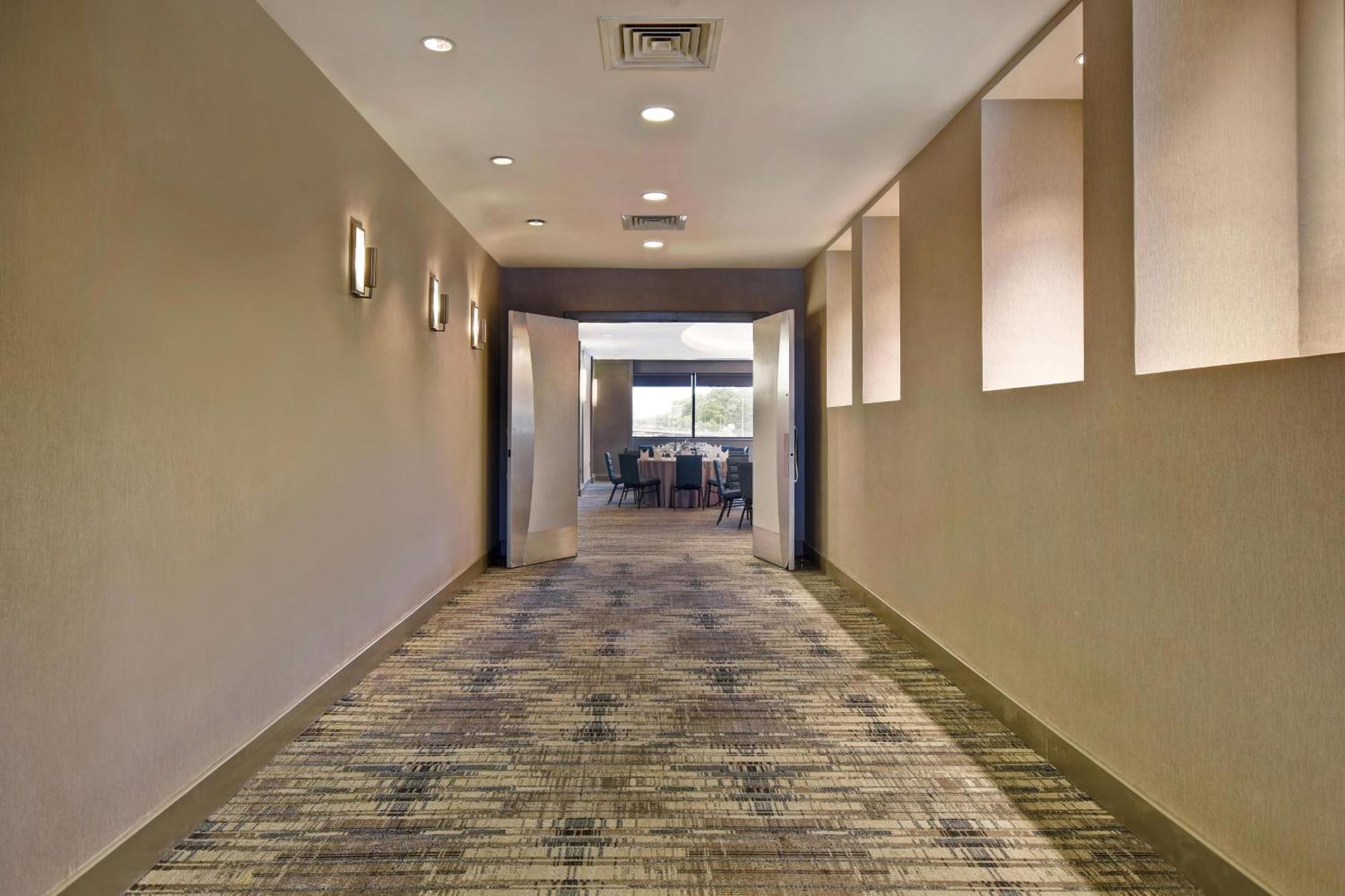 Four Points By Sheraton Boston Newton Exterior photo