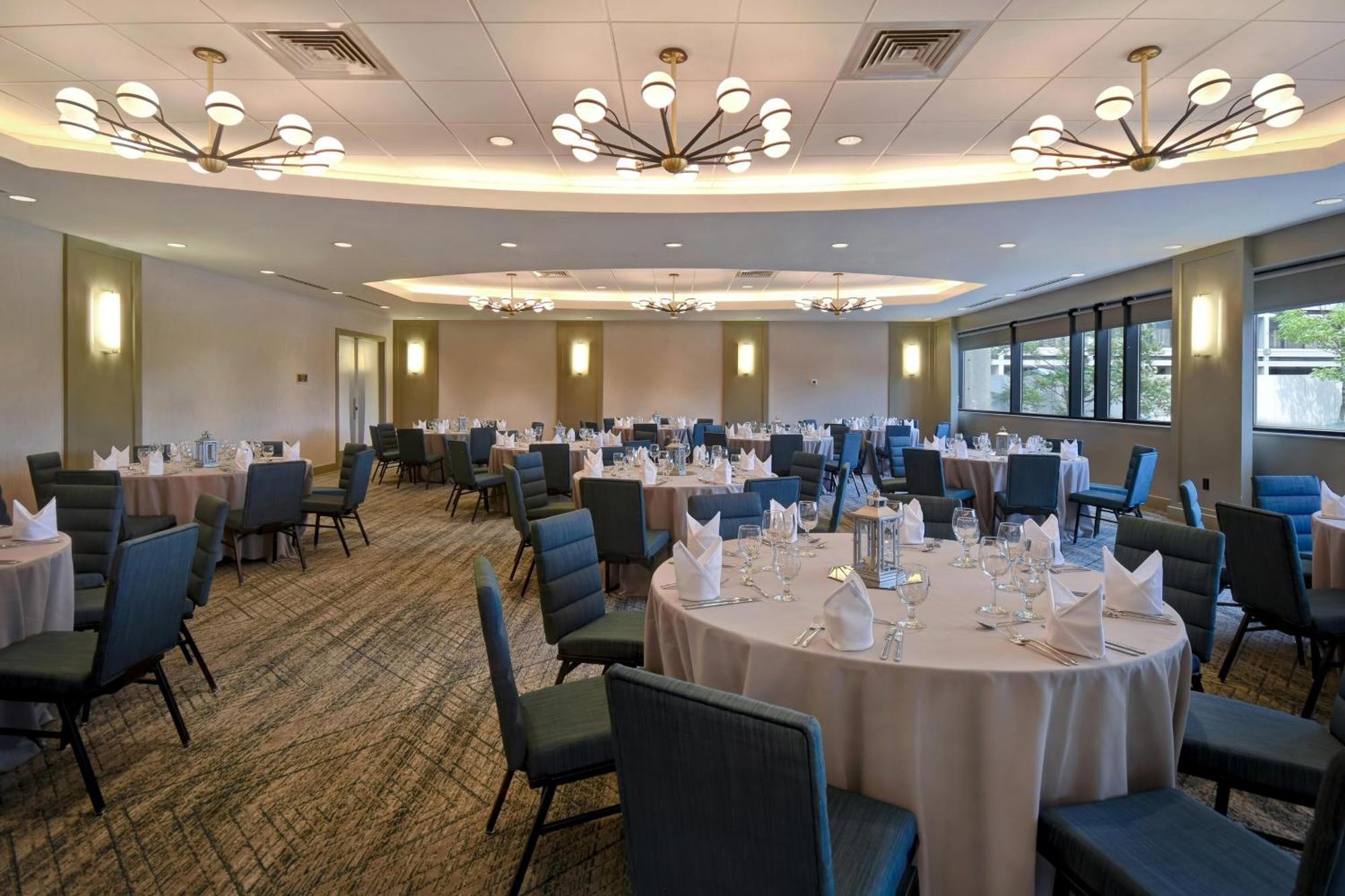 Four Points By Sheraton Boston Newton Exterior photo