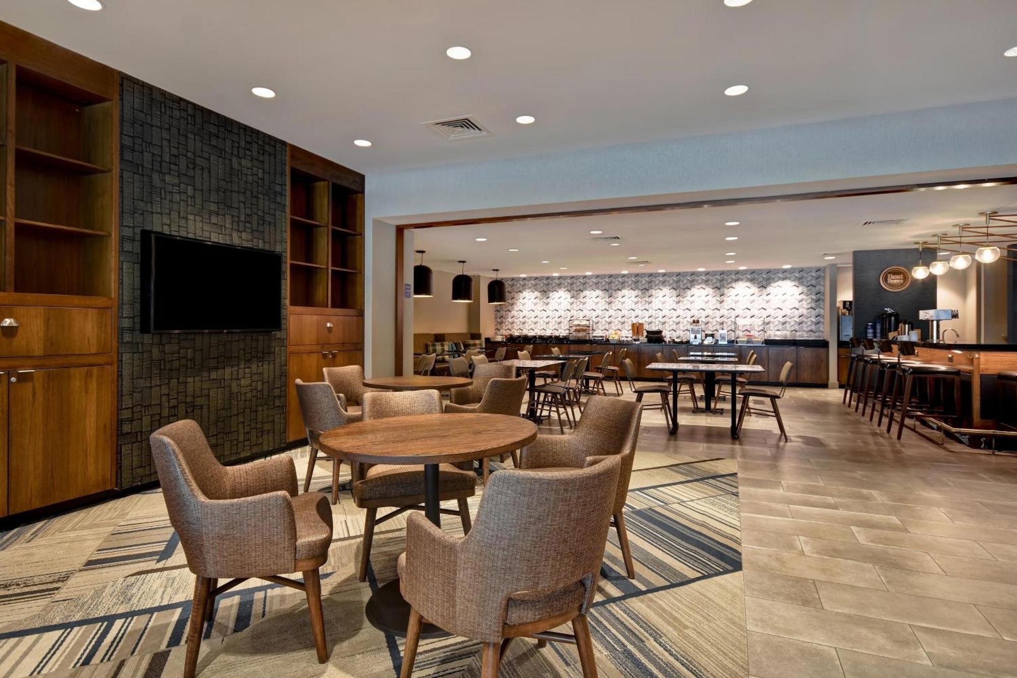 Four Points By Sheraton Boston Newton Exterior photo