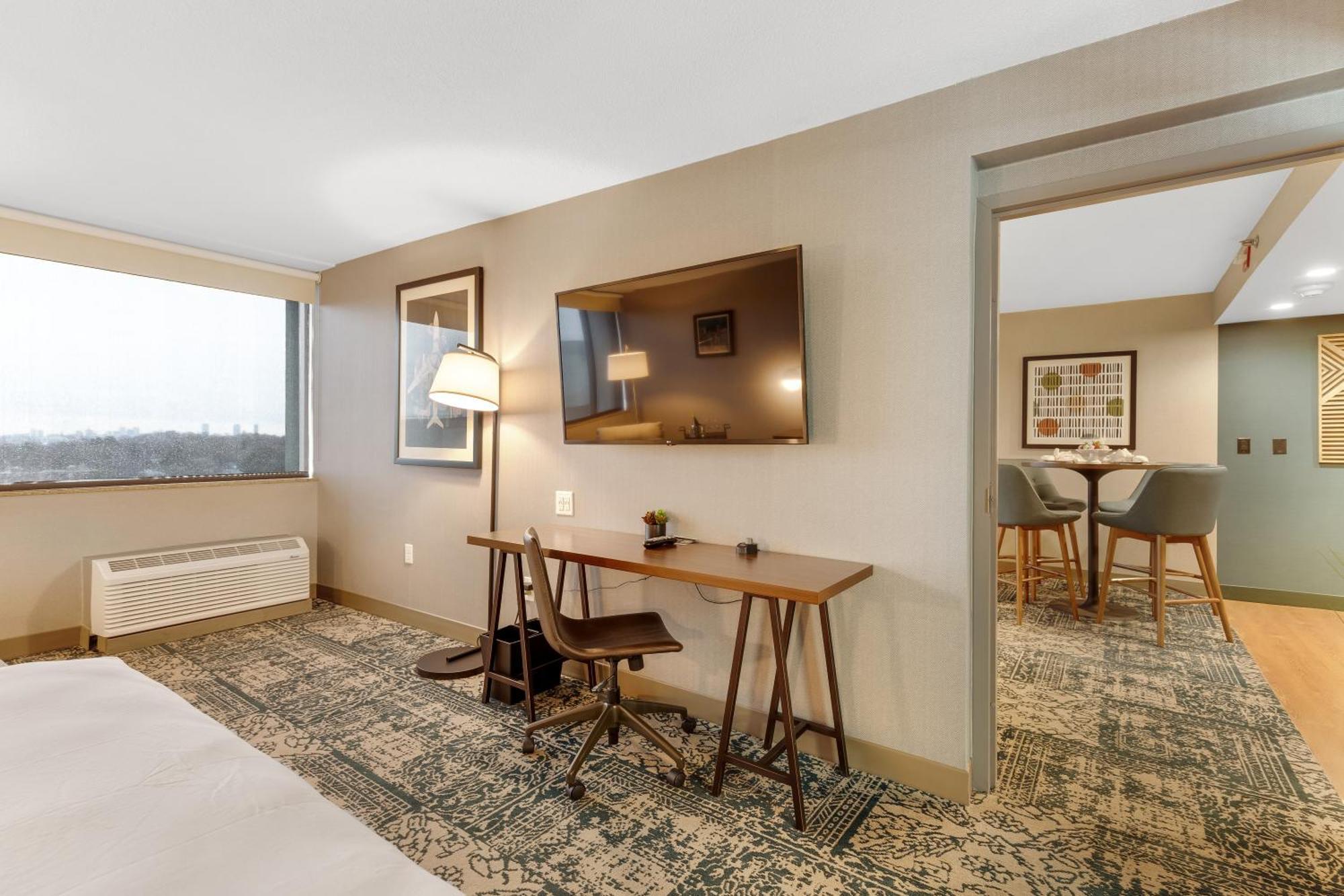 Four Points By Sheraton Boston Newton Exterior photo