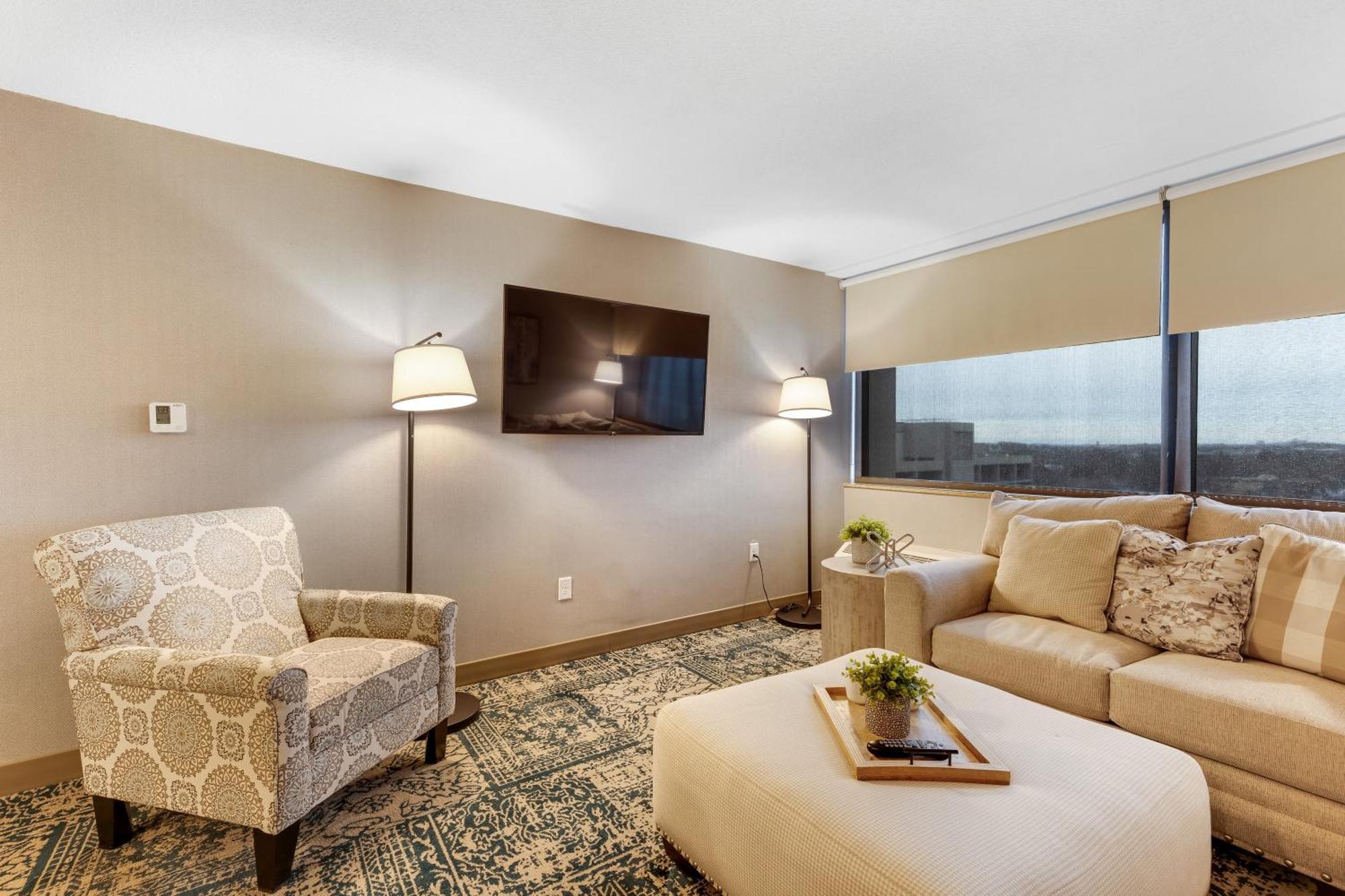 Four Points By Sheraton Boston Newton Exterior photo